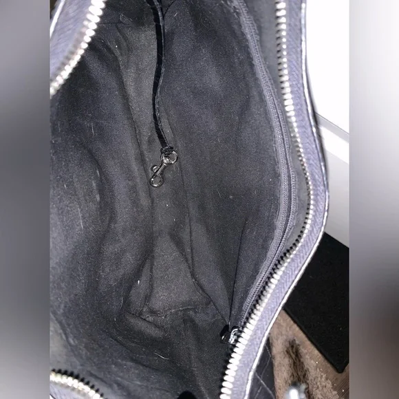 Black medium crocodile embossed dooney and bourke purse - Picture 5 of 7